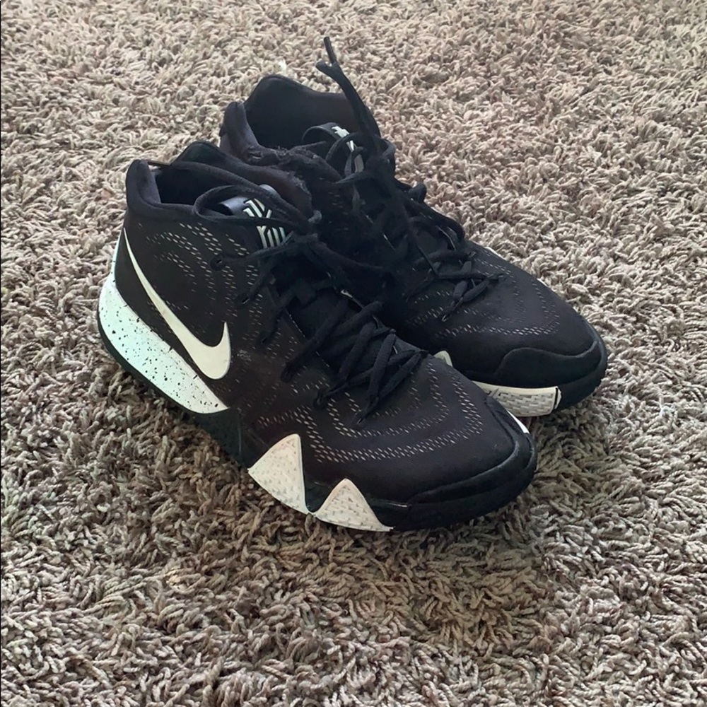 Black Nike basketball shoes!!